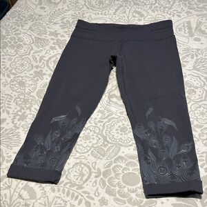 Lululemon Rare Dark Gray Leggings with Feather Pattern 8